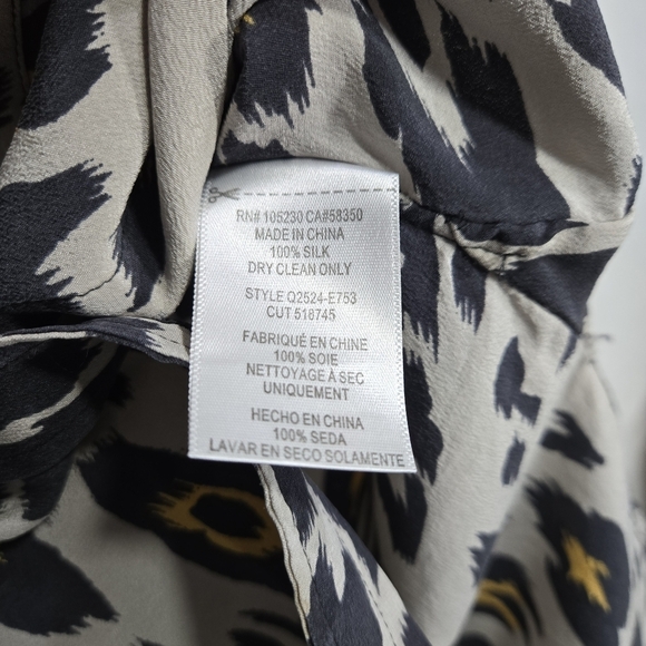 Equipment Femme Medium Silk Animal Print Button Crop Blouse - Picture 7 of 7